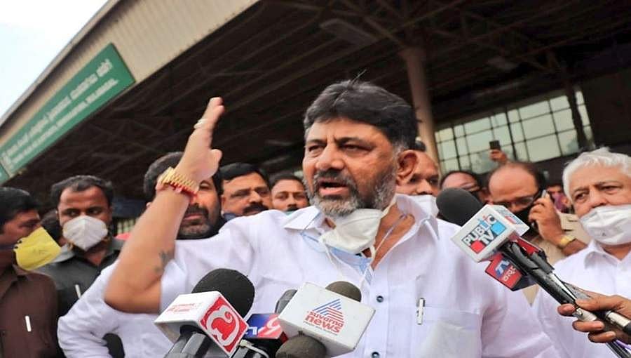 ಸರ್ಕಾರಕ್ಕೆ ಕಣ್ಣು ಇಲ್ಲ, ಕಿವಿನೂ ಇಲ್ಲ:ಡಿ ಕೆ ಶಿವಕುಮಾರ್