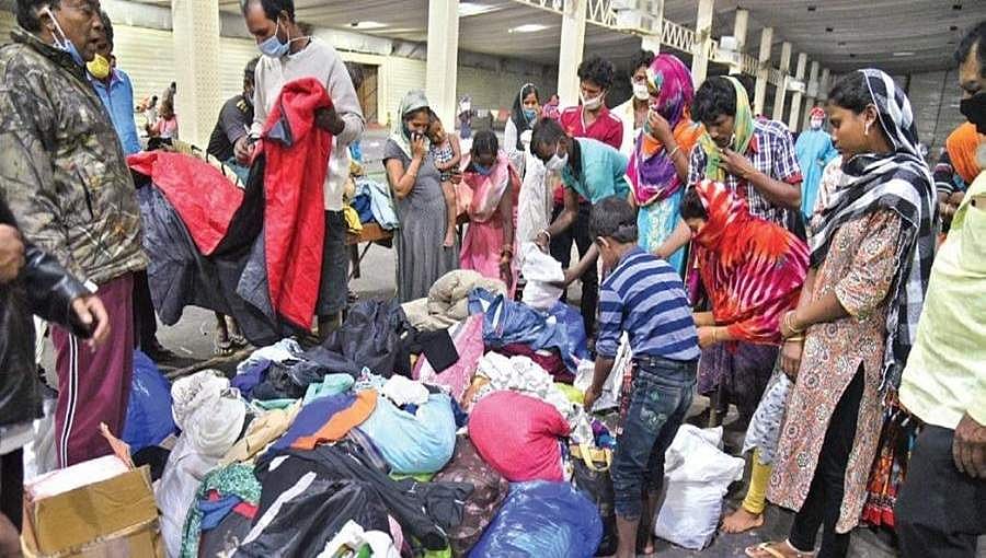 ಅರಮನೆ ಮೈದಾನದಲ್ಲಿ ಕುಸಿದ ವಲಸಿಗರ ಶೆಡ್: ಪೊಲೀಸರಿಂದ ಇಬ್ಬರ ರಕ್ಷಣೆ