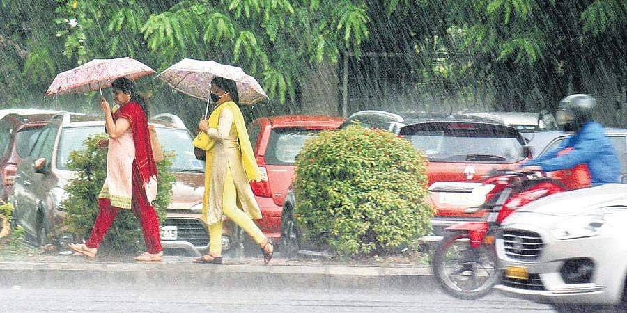 ಭಾರೀ ಮಳೆ: ಹಲವೆಡೆ ಮನೆಗಳಿಗೆ ನುಗ್ಗಿದ ನೀರು; ಜೂನ್ 2ರವರೆಗೂ ಭಾರೀ ಮಳೆ ಸಾಧ್ಯತೆ