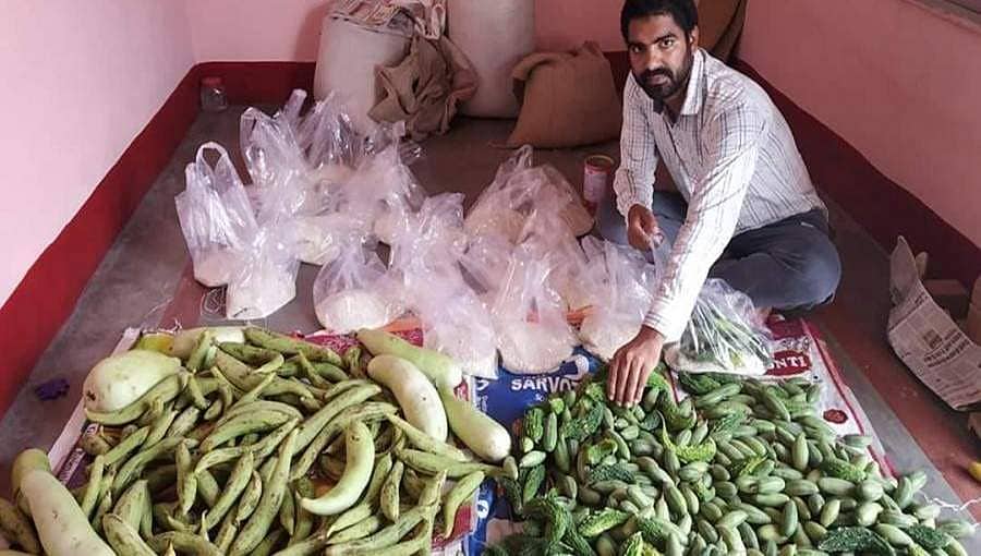 ಲಾಕ್ ಡೌನ್ ನಿಂದ ಕಂಗೆಟ್ಟ ಬಡವರಿಗೆ ಆಹಾರ ಪೂರೈಸಲು ಪತ್ನಿಯ ಆಭರಣಗಳನ್ನು ಮಾರಿದ ಬಿಹಾರಿ ಯುವಕ