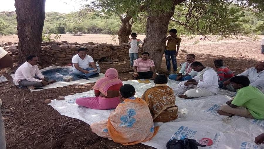 ಉದ್ಯೋಗ ನೀಡಲು ನಿಗೂಢ ಸ್ಥಳದಲ್ಲಿದ್ದವರನ್ನು ಹುಡುಕಿ ಕೊಂಡು ಹೋದ ತಾಲ್ಲೂಕು ಪಂಚಾಯಿತಿ ಇಒ!