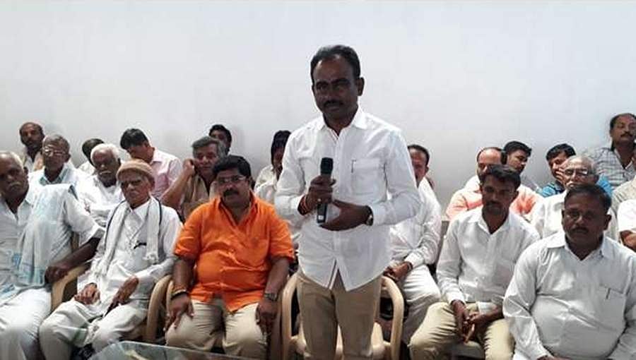 ರಾಮನಗರ: ಕುಡಿದ ಮತ್ತಿನಲ್ಲಿ ಮಾಗಡಿ ಶಾಸಕ ಮಂಜುನಾಥ್ ಗೆ ಗ್ರಾಮಸ್ಥನ ಆವಾಜ್!