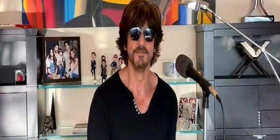 'ಸಬ್ ಠೀಕ್ ಹೋ ಜಾಯೇಗಾ': ಕ್ವಾರಂಟೈನ್ ಹಾಡು ಹಾಡಿದ ಶಾರೂಖ್ ಖಾನ್!