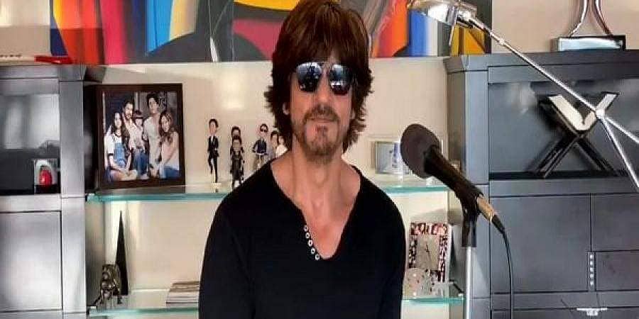 'ಸಬ್ ಠೀಕ್ ಹೋ ಜಾಯೇಗಾ': ಕ್ವಾರಂಟೈನ್ ಹಾಡು ಹಾಡಿದ ಶಾರೂಖ್ ಖಾನ್!