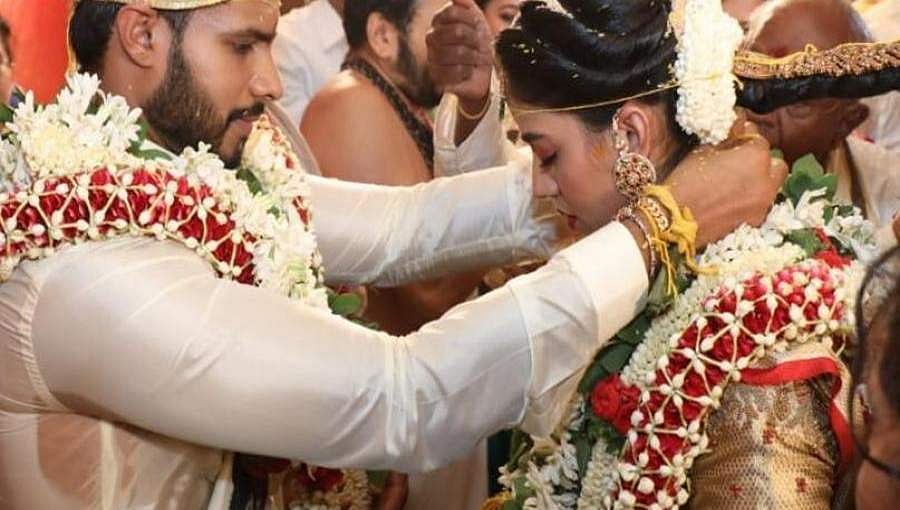 ನಿಖಿಲ್ ಮದುವೆಯಲ್ಲಿ ಲಾಕ್ ಡೌನ್ ಸಂಪೂರ್ಣ ಉಲ್ಲಂಘನೆ: ಹೈಕೋರ್ಟ್ ತಪರಾಕಿ