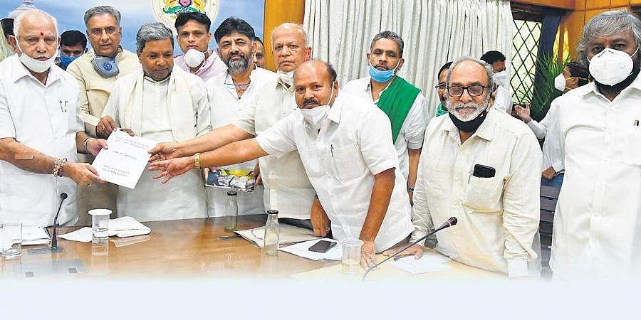 ಕೇಂದ್ರದಿಂದ ರೂ.50,000 ಕೋಟಿ ವಿಶೇಷ ಪ್ಯಾಕೇಜ್ ಕೇಳಿ: ಸರ್ಕಾರಕ್ಕೆ ಪ್ರತಿಪಕ್ಷಗಳ ನಿಯೋಗ ಆಗ್ರಹ