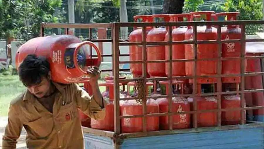 ಎಲ್'ಪಿಜಿ ದರ ಏರಿಕೆ: ಜೂನ್ ಮೊದಲ ದಿನವೇ ಸಾರ್ವಜನಿಕರಿಗೆ ಶಾಕ್ ನೀಡಿದ ಸರ್ಕಾರ!