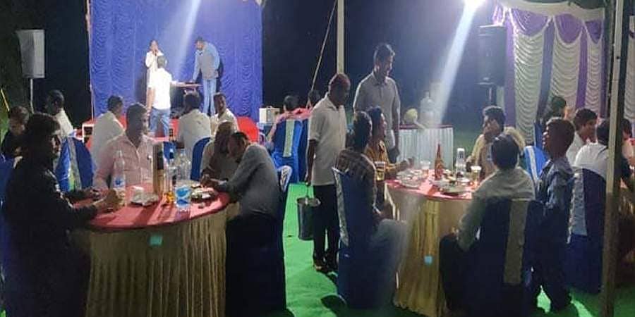 ಕೆಆರ್ ಎಸ್ ಬಳಿ ಲಾಕ್ ಡೌನ್ ಉಲ್ಲಂಘಿಸಿ ಬರ್ತ್ ಡೇ ಪಾರ್ಟಿ ನಡೆಸಿದ್ದ 34 ಮಂದಿ ಬಂಧನ