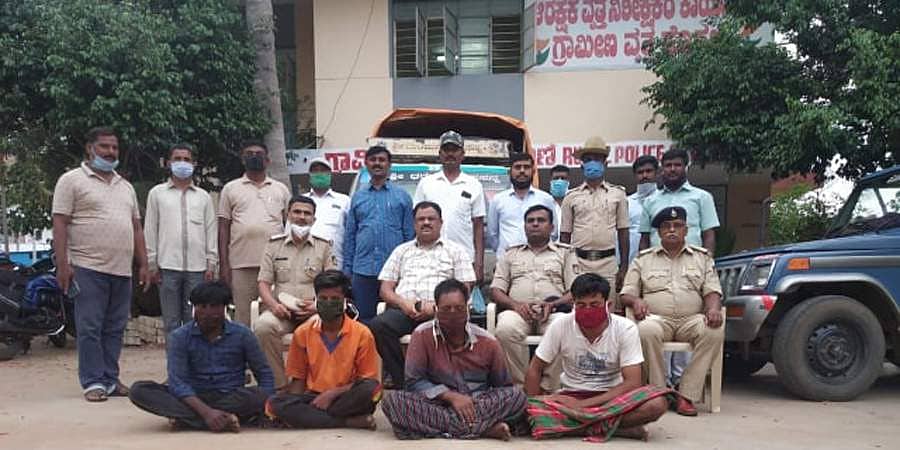 4 ಕುರಿಗಳ್ಳರು ಪೊಲೀಸ್ ವಶಕ್ಕೆ; 2.44 ಲಕ್ಷ ರೂ.ಮೌಲ್ಯದ ಕುರಿ, ಆಡು, ಟಗರು ವಶಕ್ಕೆ!