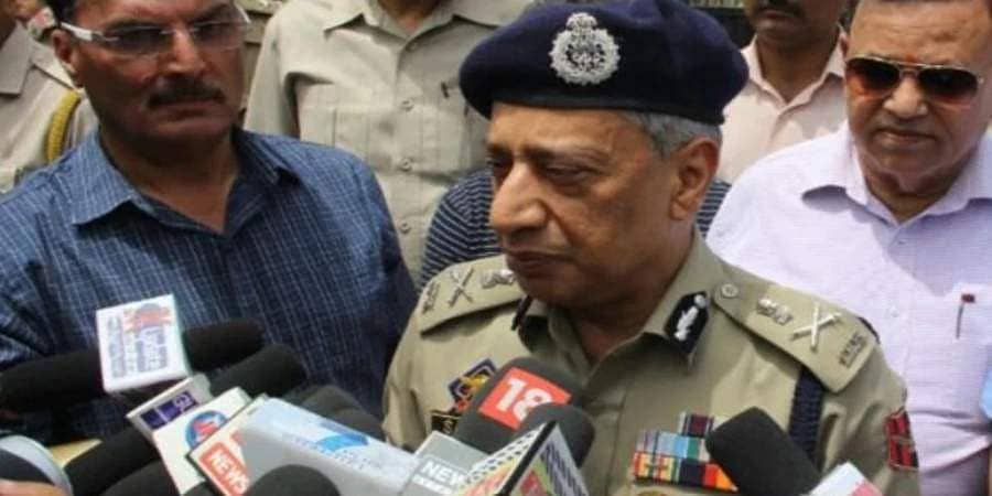 ಕಾಶ್ಮೀರ ಪಂಡಿತರಿಗೆ ಶಸ್ತ್ರಾಸ್ತ್ರ ತರಬೇತಿ ಒದಗಿಸಿ ; ಜಮ್ಮು ಕಾಶ್ಮೀರ  ಮಾಜಿ ಡಿಜಿಪಿ ಸಲಹೆ 