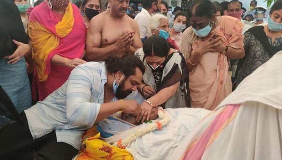 ಚಿರು ಅಂತ್ಯಕ್ರಿಯೆ ವೇಳೆ ನಿಯಮ ಉಲ್ಲಂಘನೆ: 59 ದೂರು ದಾಖಲು