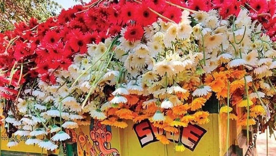 ಕೊರೋನಾ ಲಾಕ್ ಡೌನ್ ಗೆ 'ಬಾಡಿ ಹೋದ ಹೂಗಳು': ಕೊಳ್ಳುವವರಿಲ್ಲದೆ 360 ಕೋಟಿ ರೂ. ನಷ್ಟ