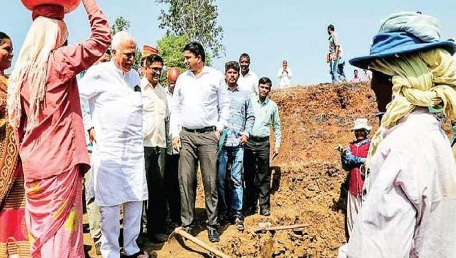 ಮನ್ರೇಗಾಕ್ಕೆ ಹೆಚ್ಚಿದ ಬೇಡಿಕೆ: ಪದವೀಧರರು, ಕೌಶಲ್ಯಭರಿತ ಕೆಲಸಗಾರರಿಗೆ ಉದ್ಯೋಗಗಳನ್ನು ಹುಡುಕಲು ಸರ್ಕಾರ ಮುಂದು