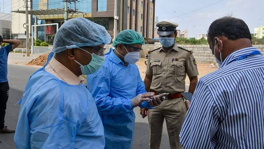 ಬೆಂಗಳೂರು: ಡಾಕ್ಟರ್ಸ್, ಪೊಲೀಸ್, ರಾಜಕಾರಣಿಗಳಿಗೆ ವಿಶೇಷ ಕೋವಿಡ್ ಆಸ್ಪತ್ರೆಗಳು!