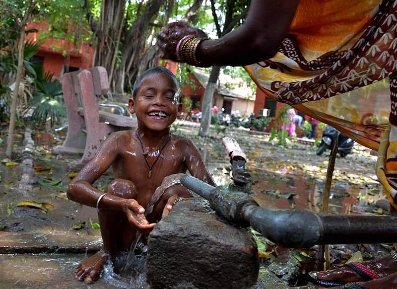 ಅನಾಹುತ ಸೃಷ್ಟಿಸಿದ ನಿಸರ್ಗ ಚಂಡಮಾರುತದ ಚಿತ್ರಗಳು