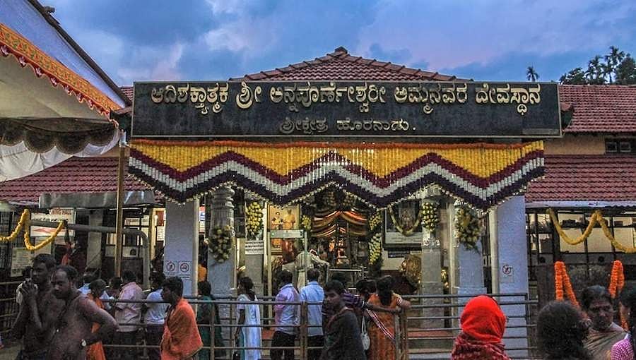 ಕೊರೋನಾ ಭೀತಿ: ಹೊರನಾಡು ಅನ್ನಪೂರ್ಣೇಶ್ವರಿ ದೇಗುಲಕ್ಕೆ ಸದ್ಯಕ್ಕಿಲ್ಲ ಭಕ್ತರಿಗೆ ಪ್ರವೇಶ