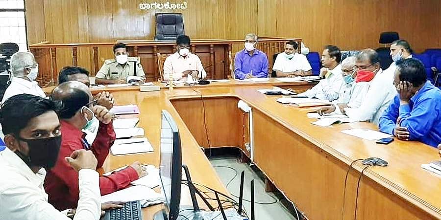 ಕಬ್ಬಿನ ಬಾಕಿ ಹಣ ಪಾವತಿಗೆ ತಿಂಗಳ ಗಡವು ನೀಡಿದ ಬಾಗಲಕೋಟೆ ಡಿಸಿ