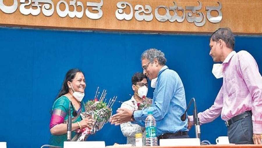 ವಿಜಯಪುರ ಜಿಲ್ಲಾ ಪಂಚಾಯತ್ ಅಧ್ಯಕ್ಷ ಚುನಾವಣೆಯಲ್ಲಿ ಬಿಜೆಪಿಗೆ ಮುಖಭಂಗ: ಕಾಂಗ್ರೆಸ್ ಗೆ ವಿಜಯಮಾಲೆ