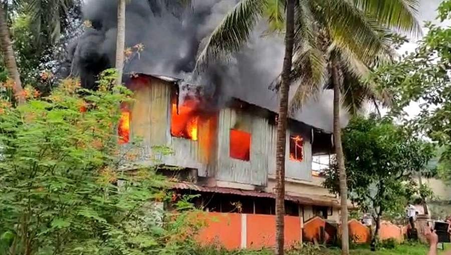 ಕಾರ್ಕಳ: ಆಭರಣ ಪೆಟ್ಟಿಗೆ ತಯಾರಿಕಾ ಘಟಕದಲ್ಲಿ ಆಕಸ್ಮಿಕ ಬೆಂಕಿ, 15 ಲಕ್ಷ ರು. ಸ್ವತ್ತು ನಷ್ಟ