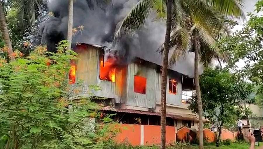 ಕಾರ್ಕಳ: ಆಭರಣ ಪೆಟ್ಟಿಗೆ ತಯಾರಿಕಾ ಘಟಕದಲ್ಲಿ ಆಕಸ್ಮಿಕ ಬೆಂಕಿ, 15 ಲಕ್ಷ ರು. ಸ್ವತ್ತು ನಷ್ಟ