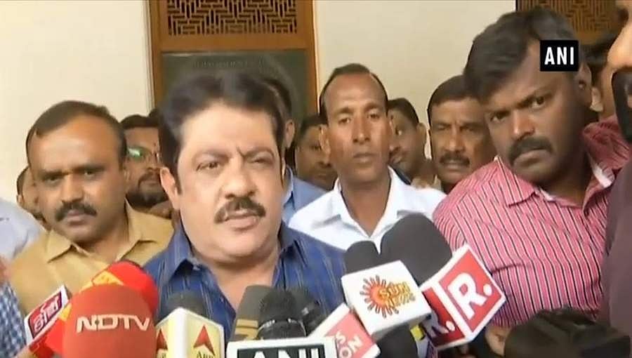 ಬೆಂಗಳೂರಿನ ಪ್ರತಿ ವಾರ್ಡಿಗೊಂದರಂತೆ ನಾನ್ ಕೋವಿಡ್ ಆಸ್ಪತ್ರೆ ತೆರೆಯಿರಿ- ಜಮೀರ್ ಅಹ್ಮದ್
