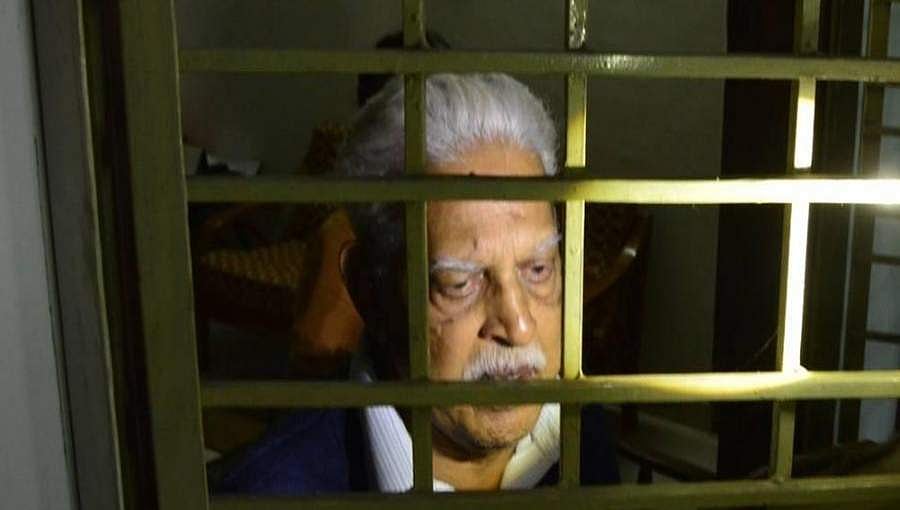 ಜೈಲಲ್ಲಿ ವರವರ ರಾವ್ ಕೊಲಲ್ಲು ಯತ್ನ, ಕೂಡಲೇ ಆಸ್ಪತ್ರೆಗೆ ಸೇರಿಸಬೇಕು-ಬಂಧಿತ ಕ್ರಾಂತಿಕಾರಿ ಕವಿಯ ಸಂಬಂಧಿಕರ ಒತ್ತಾಯ