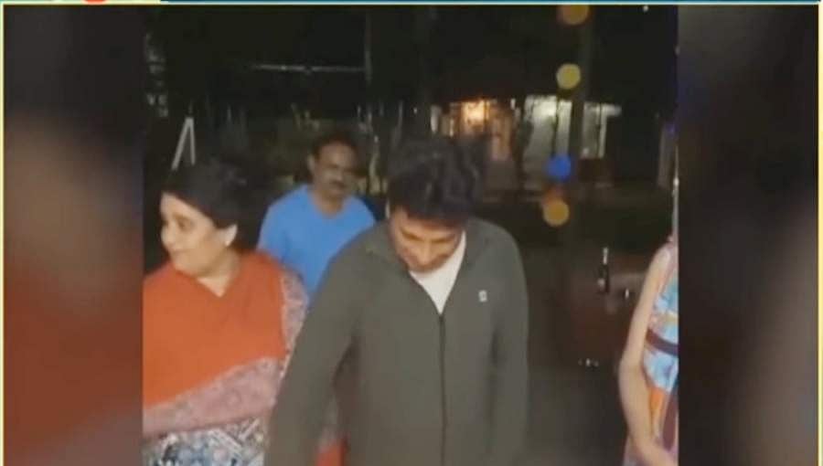 ಹ್ಯಾಟ್ರಿಕ್ ಹೀರೋ ಶಿವಣ್ಣಗೆ ಬರ್ತಡೇ ಸಂಭ್ರಮ, ಪತ್ನಿ, ಆಪ್ತರ ಸಮ್ಮುಖದಲ್ಲಿ ಹುಟ್ಟುಹಬ್ಬ ಆಚರಣೆ
