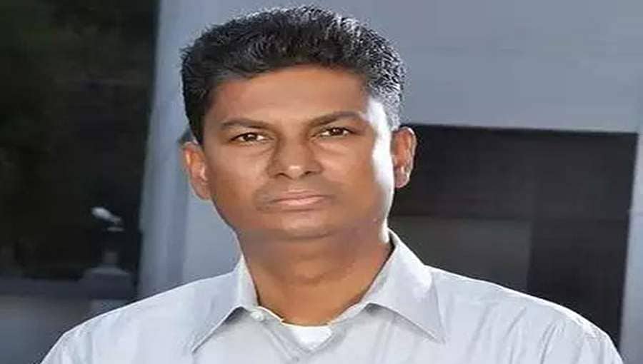 ಕಾಂಗ್ರೆಸ್ ಶಾಸಕನಿಂದ ಹೊಸ ಕಾರಿಗೆ ಸ್ಮಶಾನದಲ್ಲಿ ಪೂಜೆ, ಪಕ್ಷವನ್ನು ಅಧಿಕಾರಕ್ಕೆ ತರಲು ಮಿಷನ್ 2023, ಕಾರಿನ ನಂಬರ್ 2023!