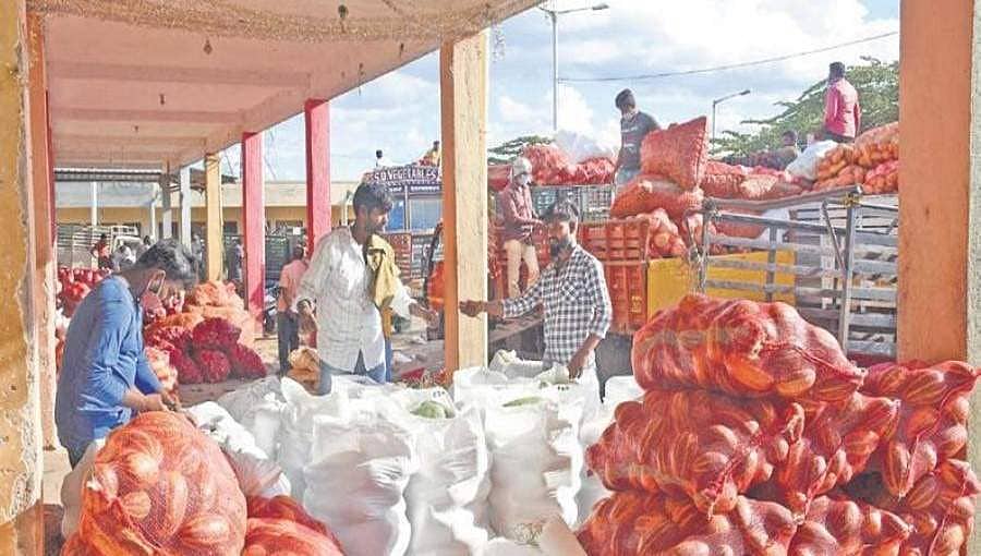 ವಾರಪೂರ್ತಿ ಬೆಂಗಳೂರು ಲಾಕ್: ರಾಜ್ಯದ ತರಕಾರಿ ಬೆಳೆಗಾರರಿಗೆ ಶಾಕ್!