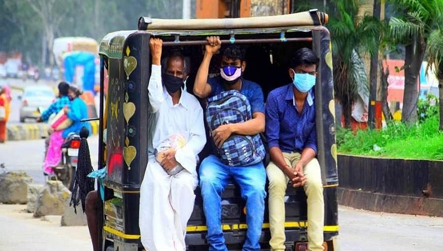 ಬೆಂಗಳೂರಿನಲ್ಲಿ ಒಂದು ವಾರ ಲಾಕ್ ಡೌನ್: ನಗರ ತೊರೆದು ಊರುಗಳತ್ತ ಗುಳೆ ಹೋಗುತ್ತಿರುವ ಜನರು!