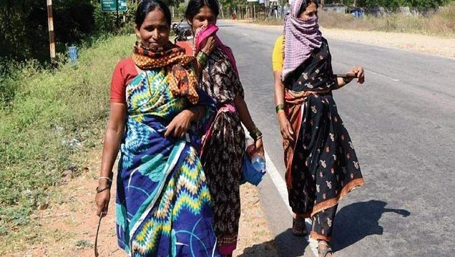 ಕೊರೋನಾ ಎಫೆಕ್ಟ್: ಗ್ರಾಮಗಳಲ್ಲಿ ಸ್ವಯಂಪ್ರೇರಿತ ಲಾಕ್ ಡೌನ್, ತೀವ್ರ ಸಂಕಷ್ಟದಲ್ಲಿ ದಿನಗೂಲಿ ನೌಕರರು