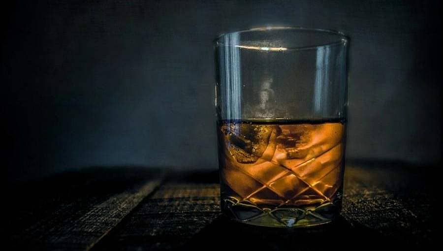 ಬೆಂಗಳೂರಿನಲ್ಲಿ ಒಂದು ವಾರ ಲಾಕ್ ಡೌನ್: ದಾಖಲೆಯ ಮದ್ಯ ಮಾರಾಟ