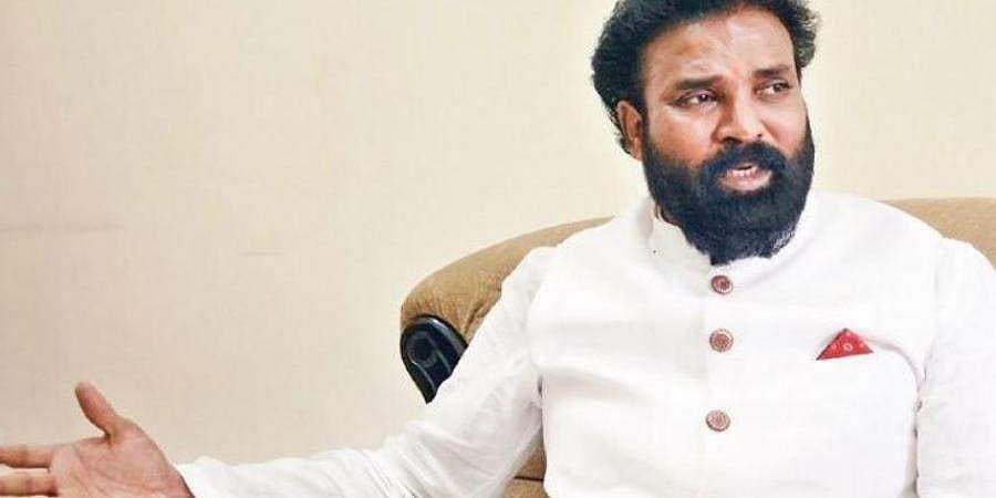 3 ಸಿಬ್ಬಂದಿಗಳಲ್ಲಿ ಕೊರೋನಾ ಪಾಸಿಟಿವ್: ಸಚಿವ ಶ್ರೀರಾಮುಲು ಕಚೇರಿ ಸೀಲ್ಡೌನ್