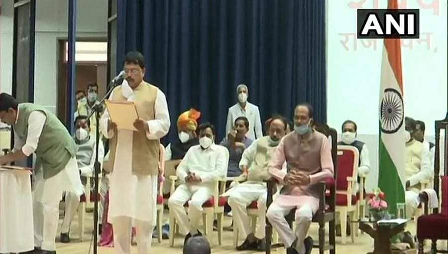 ಮಧ್ಯಪ್ರದೇಶ ಸಂಪುಟ ವಿಸ್ತರಣೆ: ಜ್ಯೋತಿರಾದಿತ್ಯ ಸಿಂಧಿಯಾ 12 ಆಪ್ತರು ಸೇರಿ 28 ಮಂದಿಗೆ ಸಚಿವ ಸ್ಥಾನ