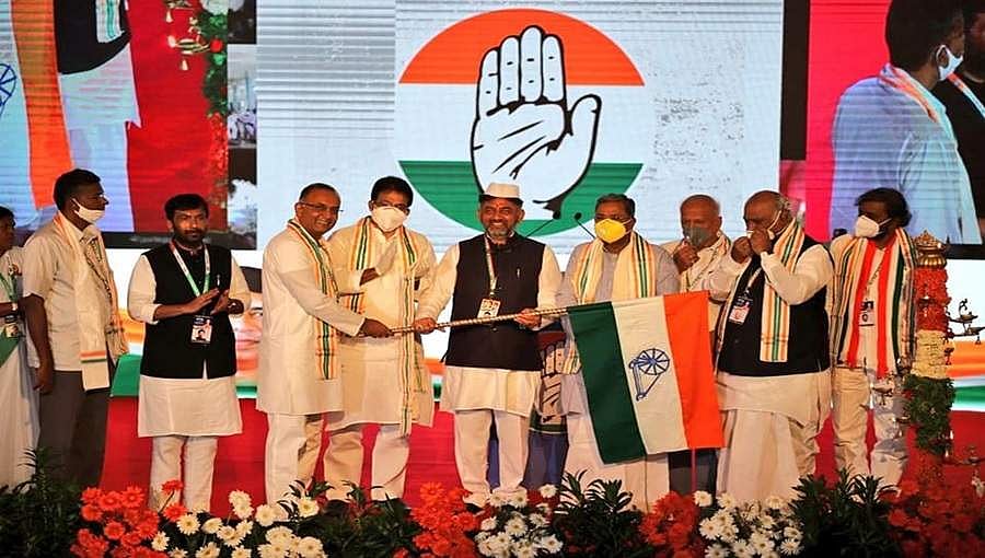 ಕೆಪಿಸಿಸಿ ಅಧ್ಯಕ್ಷರಾಗಿ ಡಿ.ಕೆ. ಶಿವಕುಮಾರ್ ಅಧಿಕಾರ ಸ್ವೀಕಾರ; ಒಗ್ಗಟ್ಟಿನ ಮಂತ್ರ ಘೋಷಣೆ