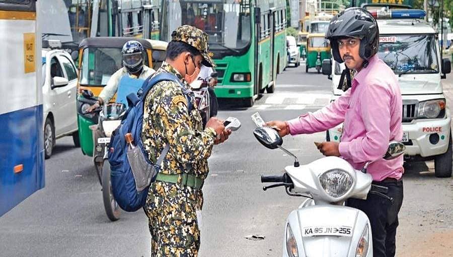 ಭಾನುವಾರ ಲಾಕ್ ಡೌನ್ ಎಷ್ಟು ಪ್ರಯೋಜನಕಾರಿ: ಪರ-ವಿರೋಧ ಅಭಿಪ್ರಾಯ
