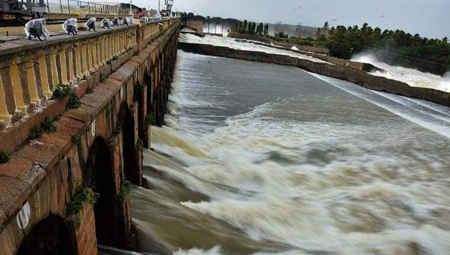 ಮಂಡ್ಯ; ತಮಿಳು ನಾಡಿಗೆ ನೀರು ಬಿಡುಗಡೆ, ಮೈದುಂಬಿ ಹರಿಯುತ್ತಿರುವ ಕಾವೇರಿ ಕಂಡು ರೈತರ ಮೊಗದಲ್ಲಿ ಸಂತಸ 