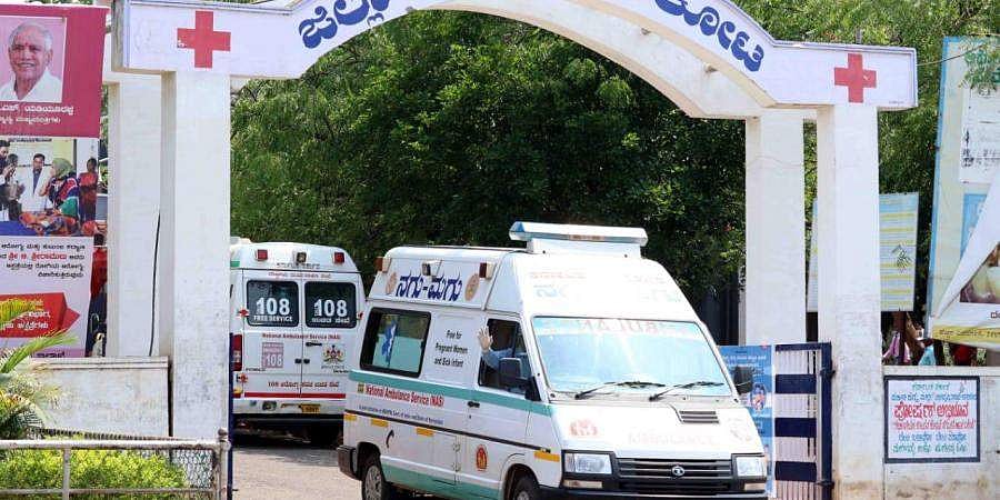 ಆರೋಗ್ಯ ಸಿಬ್ಬಂದಿಗಳಿಗೆ ಪ್ರತ್ಯೇಕವಾಗಿ ಕೋವಿಡ್ ಕೇಂದ್ರ ತೆರೆದ ಬಾಗಲಕೋಟೆ ವೈದ್ಯರು!