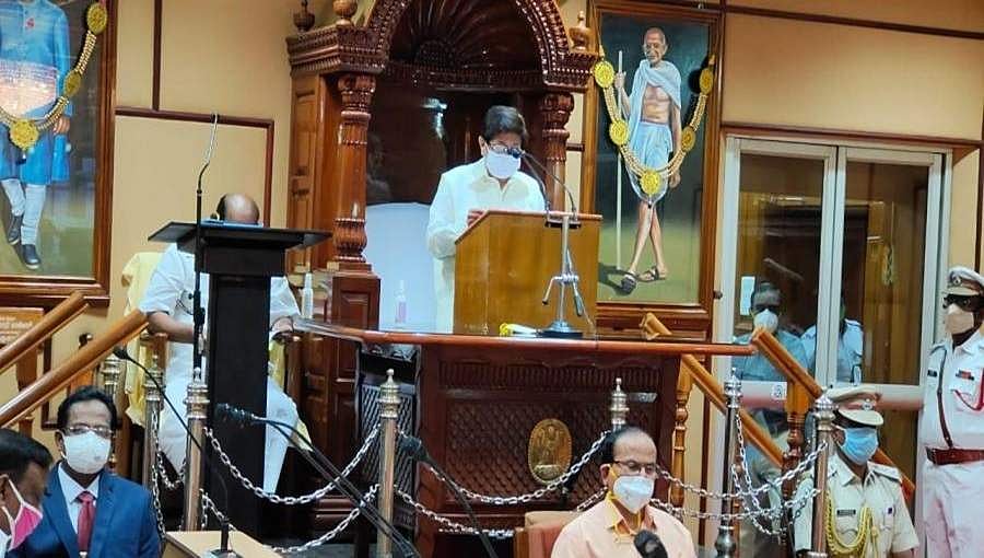 ಪುದುಚೆರಿ ವಿಧಾನಸಭೆಯಲ್ಲಿ ನಾಟಕೀಯ ಬೆಳವಣಿಗೆ: ಆರೋಗ್ಯ ಸಚಿವ ಮತ್ತು 3 ಶಾಸಕರಿಂದ ಲೆ.ಗವರ್ನರ್ ಭಾಷಣ ಬಹಿಷ್ಕಾರ!