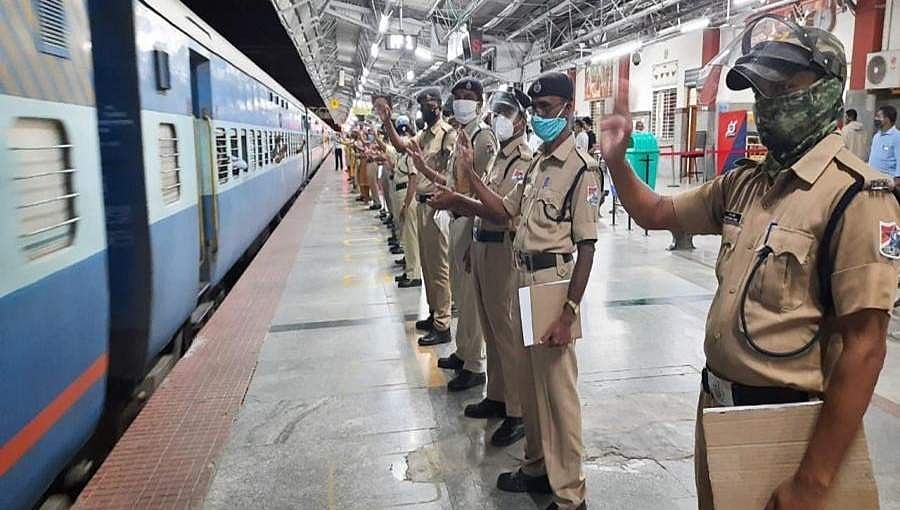 ಬೆಂಗಳೂರು: 48 ಗಂಟೆಗಳಲ್ಲಿ 36 ರೈಲ್ವೆ ಪೊಲೀಸರಿಗೆ ಕೊರೋನಾ, ಓರ್ವ ಉದ್ಯೋಗಿ ವೈರಸ್ ಗೆ ಬಲಿ