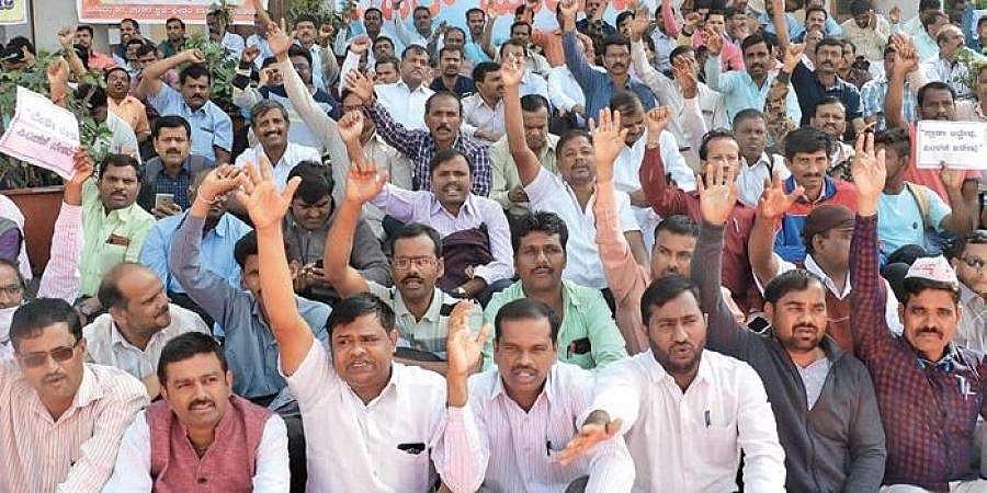ಆಟೋ ಚಾಲಕರಿಗೆ, ವೈದ್ಯರಿಗೆ ಹಣ ಕೊಡ್ತೀರಿ: ವಿದ್ಯೆ ಕಲಿಸುವ ಶಿಕ್ಷಕರ ಮೇಲೇಕೆ ತಾತ್ಸಾರ?
