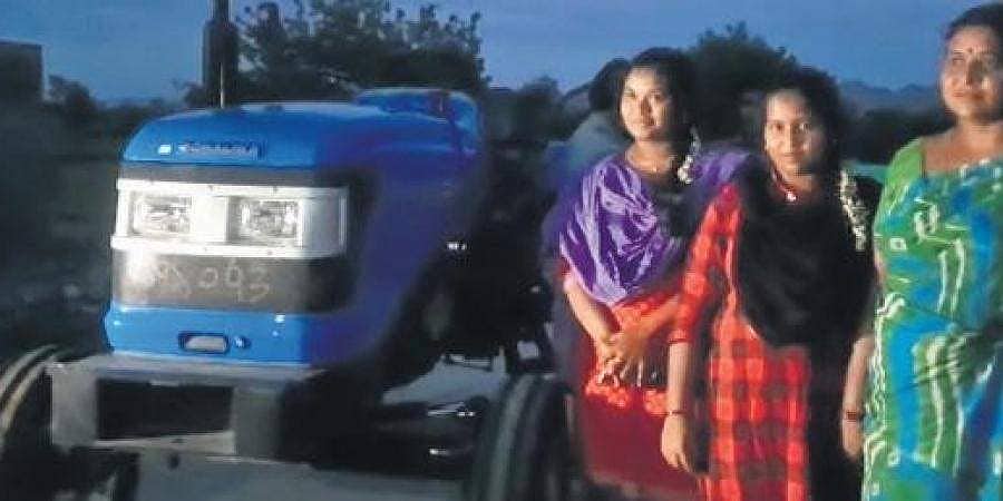 ಆಂಧ್ರ ಪ್ರದೇಶ: ಬಡ ರೈತನಿಗೆ ಟ್ರ್ಯಾಕ್ಟರ್ ಗಿಫ್ಟ್ ನೀಡಿದ ನಟ ಸೋನು ಸೂದ್
