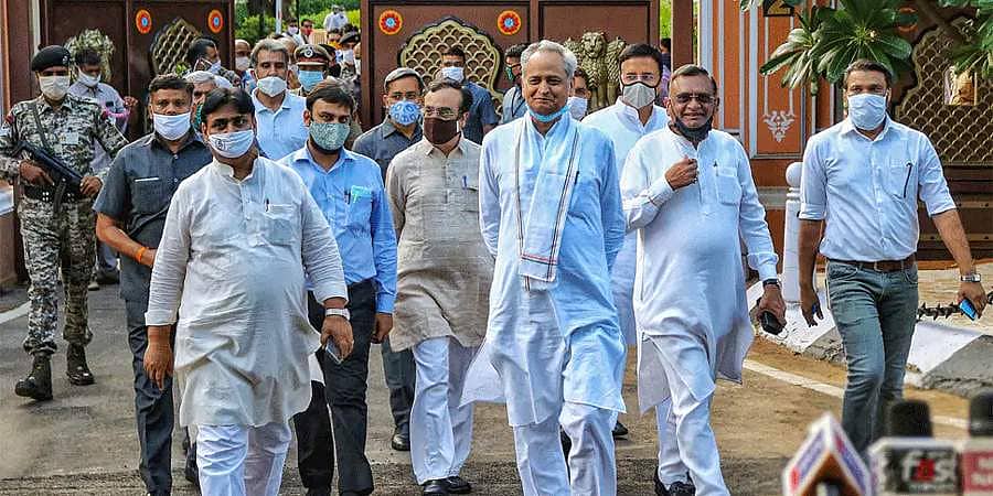 ರಾಜಸ್ಥಾನ ಸಚಿವ ಸಂಪುಟ ಸಭೆ: ರಾಜ್ಯಪಾಲರ ಪ್ರಶ್ನೆಗಳಿಗೆ ಉತ್ತರಿಸಲು ಸಿದ್ಧ, ಜುಲೈ 31ರಂದೇ ಅಧಿವೇಶನ ಎಂದ ಸಿಎಂ ಗೆಹ್ಲೂಟ್ ಬಣ