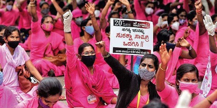 ಸಚಿವ ಶ್ರೀರಾಮುಲು ಭರವಸೆ: ಆಂತರಿಕ ಸಭೆ ಬಳಿಕ ಮುಷ್ಕರ ಹಿಂಪಡೆಯುತ್ತೇವೆಂದ ಆಶಾ ಕಾರ್ಯಕರ್ತೆಯರು