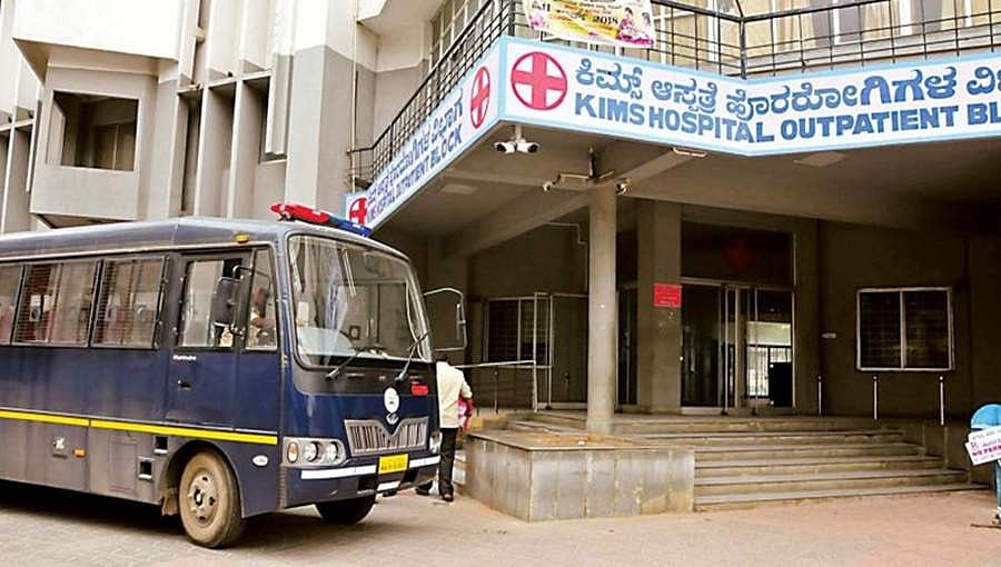 ಕಳಪೆ ಗುಣಮಟ್ಟದ ಪಿಪಿಇ ಕಿಟ್ಸ್ ನೀಡಲಾಗಿದೆ ಎಂದು ದೂರಿದ್ದ ಕಿಮ್ಸ್ ವೈದ್ಯೆಗೆ ಕೊರೋನಾ ಪಾಸಿಟಿವ್!