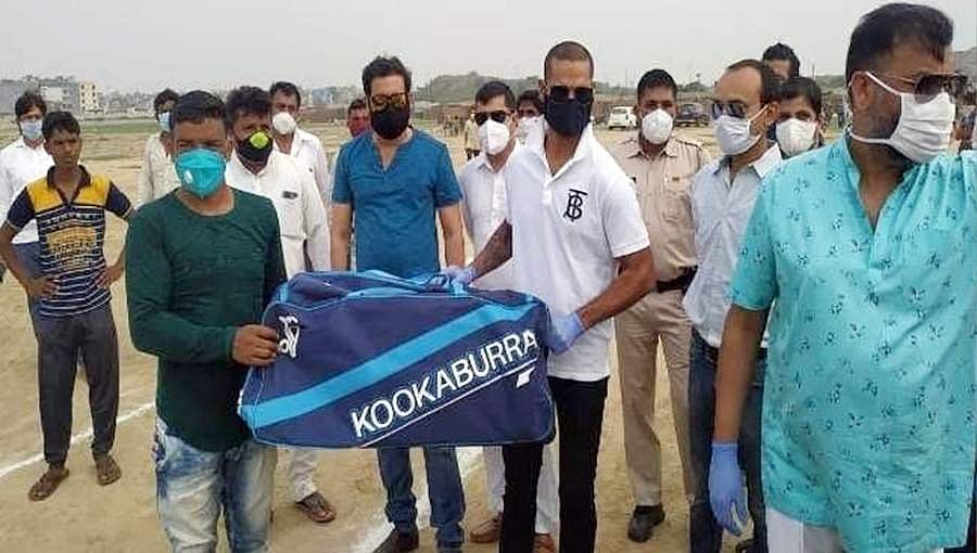 ಟೀಂ ಇಂಡಿಯಾ ಆಟಗಾರನ ಸಾಮಾಜಿಕ ಕಳಕಳಿ: ಪಾಕ್ ಹಿಂದೂ ನಿರಾಶ್ರಿತರಿಗೆ ಅಗತ್ಯವಸ್ತು, ಮಕ್ಕಳಿಗೆ ಕ್ರಿಕೆಟ್ ಕಿಟ್ ವಿತರಿಸಿದ ಶಿಖರ್ ಧವನ್
