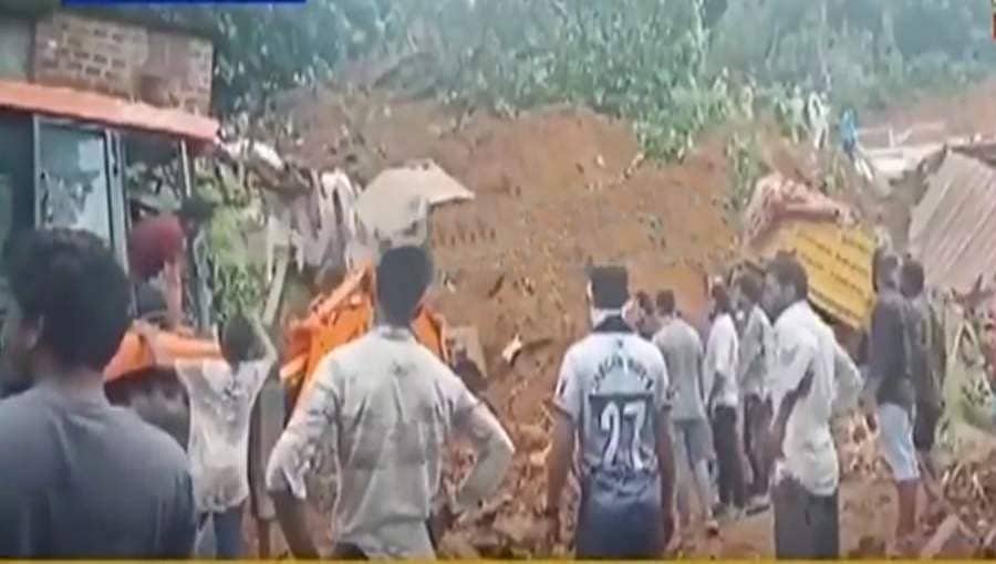 ಮಂಗಳೂರಿನಲ್ಲಿ ಗುಡ್ಡ ಕುಸಿತ; ಹಲವು ಮನೆಗಳು ನೆಲಸಮ, ಮಣ್ಣಿನಡಿ ಸಿಲುಕಿರುವ ಮಕ್ಕಳಿಗಾಗಿ ರಕ್ಷಣಾ ಕಾರ್ಯಾಚರಣೆ