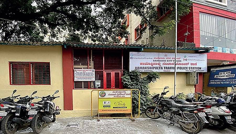ಬೆಂಗಳೂರಿನ 20 ಪೊಲೀಸ್ ಠಾಣೆ ಸೀಲ್ ಡೌನ್: 400 ಪೊಲೀಸರಿಗೆ ಸೋಂಕು