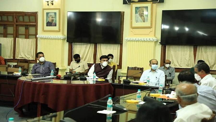 ಕೋವಿಡ್-19 ಸಭೆ ಫಲಪ್ರದ: ಬೆಂಗಳೂರಿನ ಖಾಸಗಿ ಆಸ್ಪತ್ರೆಗಳಲ್ಲಿ ಸೋಂಕಿತರಿಗಾಗಿ 6,000 ಹಾಸಿಗೆ ಮೀಸಲು- ಡಾ. ಕೆ.ಸುಧಾಕರ್