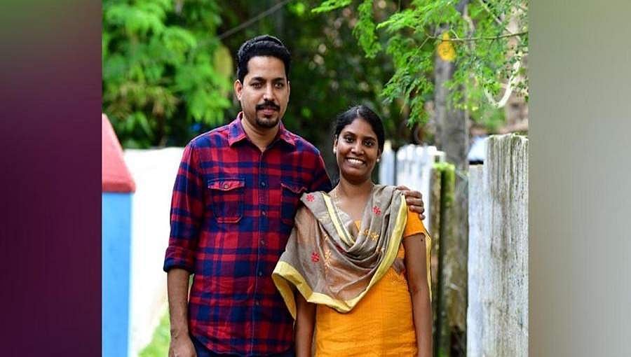 ಪ್ರೀತಿ ಕುರುಡಲ್ಲ: ಚಿತ್ರವೊಂದರ ಹಿರೋ ಆಗಿರುವ ಅಂಧ ಶಿಕ್ಷಕನನ್ನು ಪ್ರೀತಿಸಿ ಮದುವೆಯಾದ ಯುವತಿ!